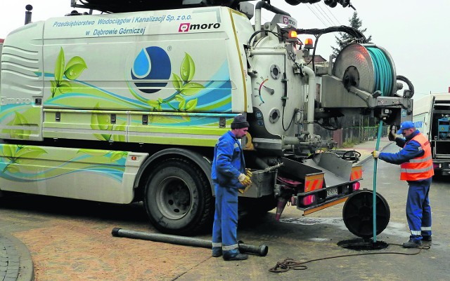 Hydrodynamiczne czyszczenie sieci kanalizacyjnej na ul. Niemcewicza w Dąbrowie Górniczej