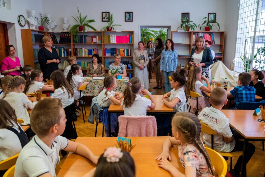 Międzyszkolny Konkurs Czytelniczy "Poeci Dziecięcej Radości" w PSP 4 w Radomsku. ZDJĘCIA