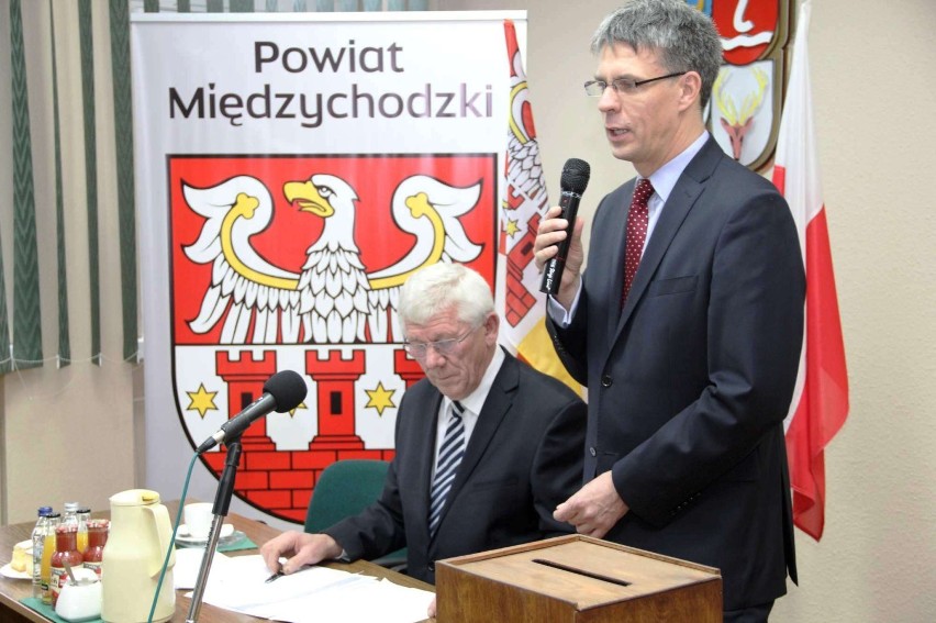 Pierwsza Sesja Rady Powiatu Międzychodzkiego kadencji 2014 -...