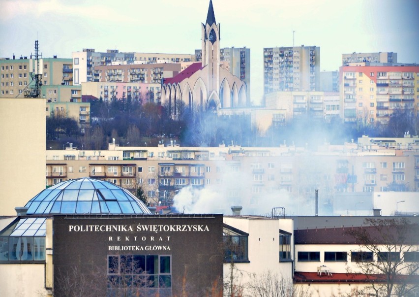 Pożar budynku koło Galerii Echo w Kielcach. Strażacy w akcji (WIDEO, ZDJĘCIA) 