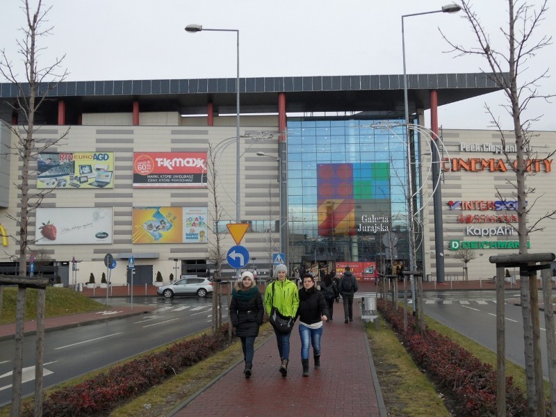 Wyprzedaże w Częstochowie przyciągają tłumy klientów. W Galerii Jurajskiej zapanowało szaleństwo