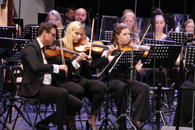 We wtorek 14 września rozpoczęły się główne wydarzenia Międzynarodowego Festiwalu im. Michała Spisaka w Dąbrowie Górniczej.

Zobacz kolejne zdjęcia/plansze. Przesuwaj zdjęcia w prawo - naciśnij strzałkę lub przycisk NASTĘPNE