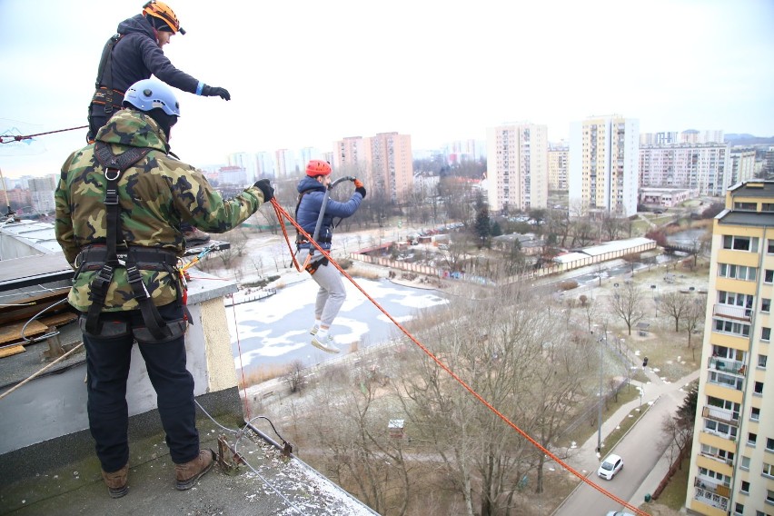 Skocz z 40 metrów dla WOŚP. Niesamowita akcja w Warszawie....