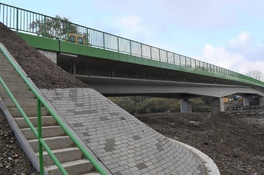Nowy most nad Sołą w Łękach w gminie Kęty oddany do użytku. Koniec z utrudnieniami i objazdami w ciągu drogi wojewódzkiej 949 [ZDJĘCIA]