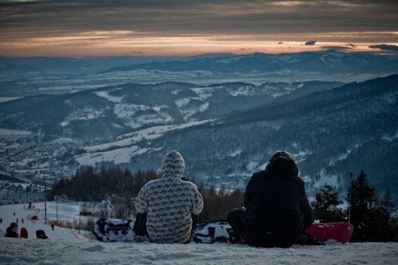 MIĘDZYBRODZIE ŻYWIECKIE stoki, wyciągi narciarskie: GÓRA ŻAR [Warunki, cennik, kamera]