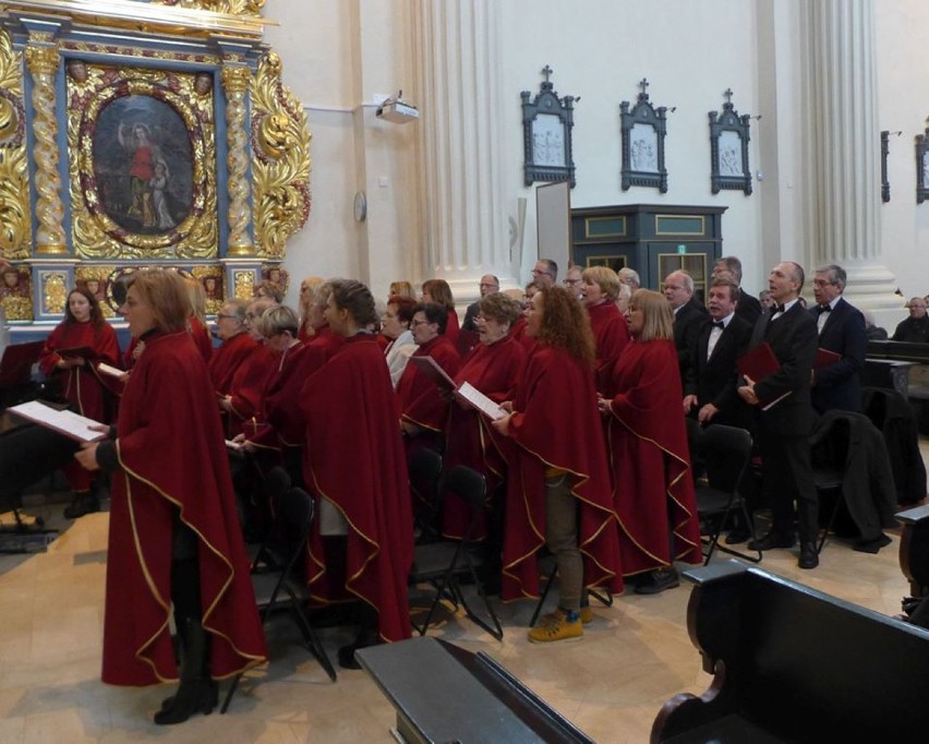 Parafia św. Floriana w Chodzieży: Chór parafialny śpiewał w sanktuarium w Skrzatuszu (ZDJĘCIA)