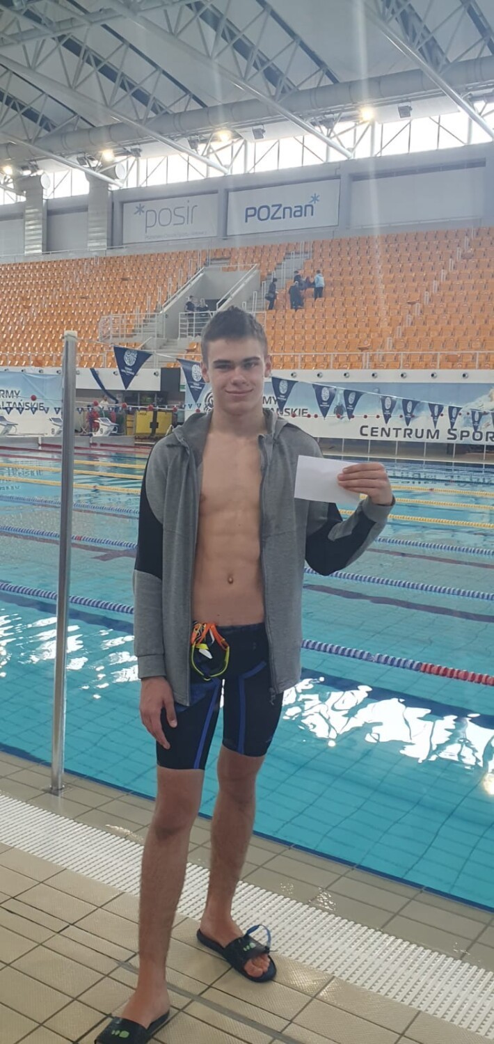 Wspaniałe sukcesy zawodnika szamotulskiej "Orki". To jeden z najszybszych pływaków w mieście!