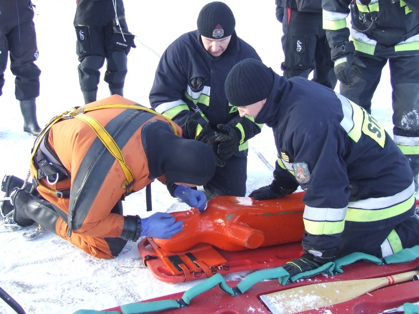 Ćwiczenia JRG Puck z zakresu ratownictwa lodowego 2016