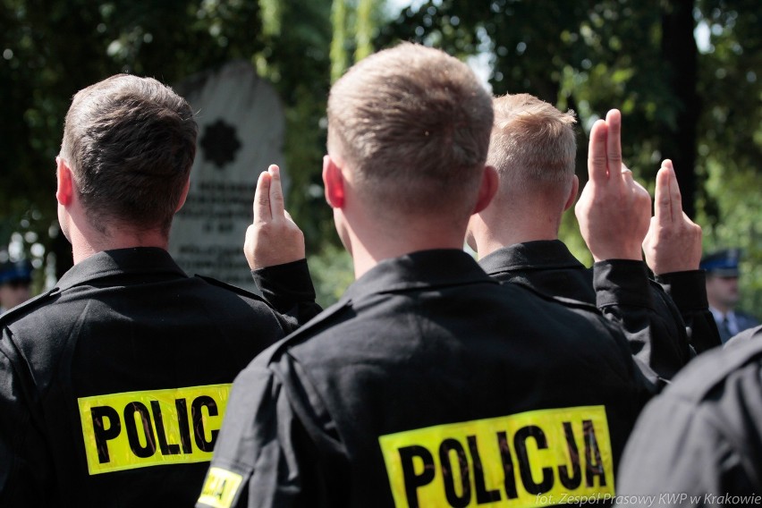 89 policjantów złożyło w Krakowie ślubowanie [ZDJĘCIA]