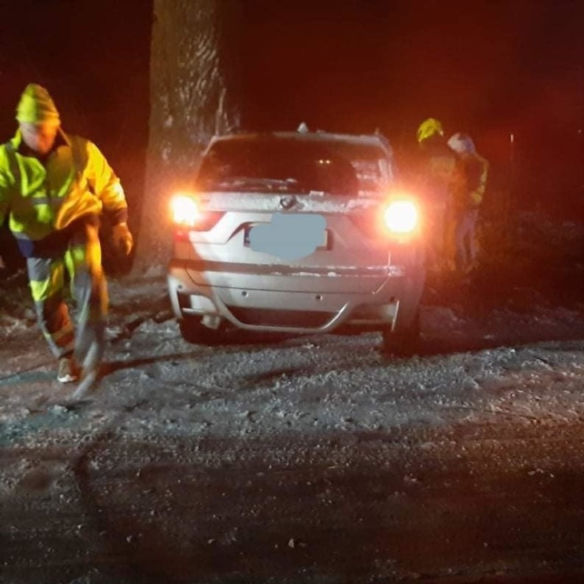 W Stablewicach (gmina Unisław) kierujący BMW wpadł w poślizg