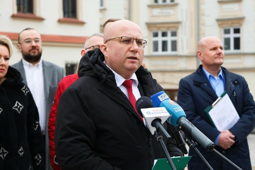 Adam Dziedzic, kandydat PSL na prezydenta Rzeszowa, ujawnił swoje karty, prezentując kandydatów do Rady Miasta Rzeszowa