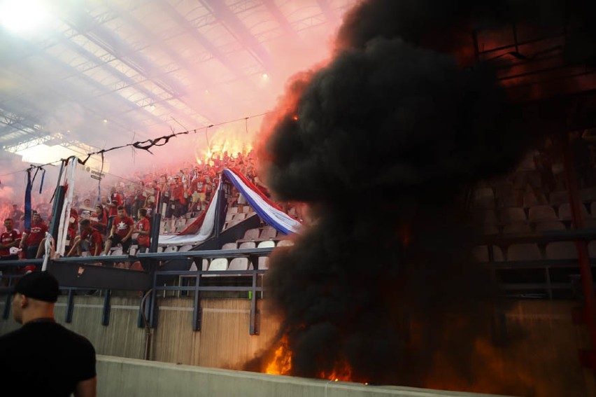 Race i pożar na stadionie Wisły. Interweniowała straż...