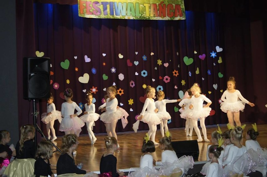 VI Letni Festiwal Tańca w Koszęcinie. Na scenie Domu Kultury ponad setka dzieciaków [ZDJĘCIA]