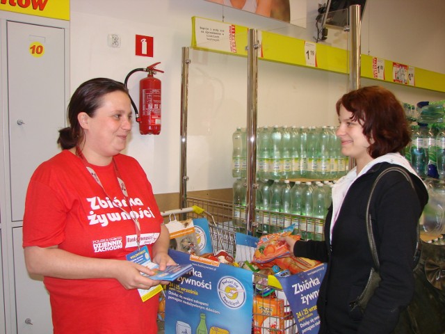 W Mysłowicach wolontariusze zbierali jedzenie w sześciu sklepach.