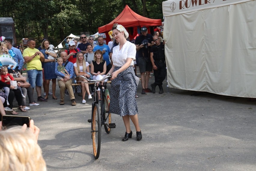 Pokaz Mody Historycznej, zabytkowe rowery mają po 100 lat [ZDJĘCIA]