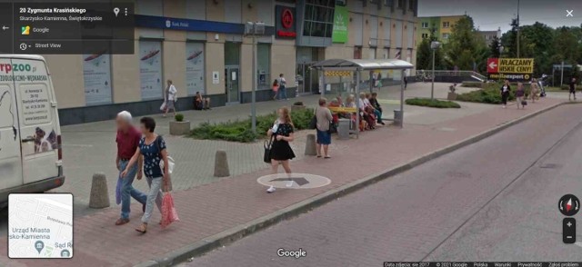 Raz na jakiś czas samochody z logo Google i charakterystyczną "kopułką" na górze można spotkać na ulicach polskich miast. To wtedy powstają zdjęcia do funkcji Google Street View.

W programie automatycznie zamazywane są ludzkie twarze i tablice rejestracyjne samochodów, ale na zdjęciach można rozpoznać siebie lub kogoś znajomego po charakterystycznej sylwetce, ubraniu lub miejscu.

Zobacz zdjęcia wykonane w poprzednich latach na ulicach Skarżyska. Może to ciebie upolowała kamera Google'a? 

WIĘCEJ NA KOLEJNYCH SLAJDACH>>>
