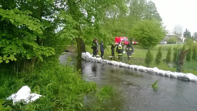 Mała rzeczka wystąpiła z brzegów i podtopiła trzy gospodarstwa w Kazimierzowie.