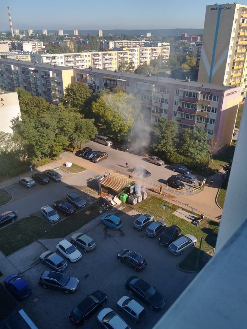 Znów płoną śmietniki na Południu we Włocławku. 29-latka nadal stwarza zagrożenie [zdjęcia]
