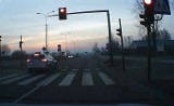 Białystok: Policja jedzie na czerwonym świetle (wideo YouTube)