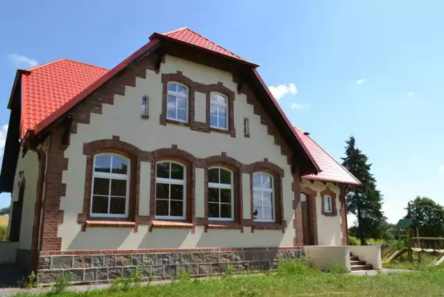 Niebawem ruszy remont dwóch zabytkowych budynków w Piotrowie w gminie Somonino. Powstać ma tu zielona szkoła.