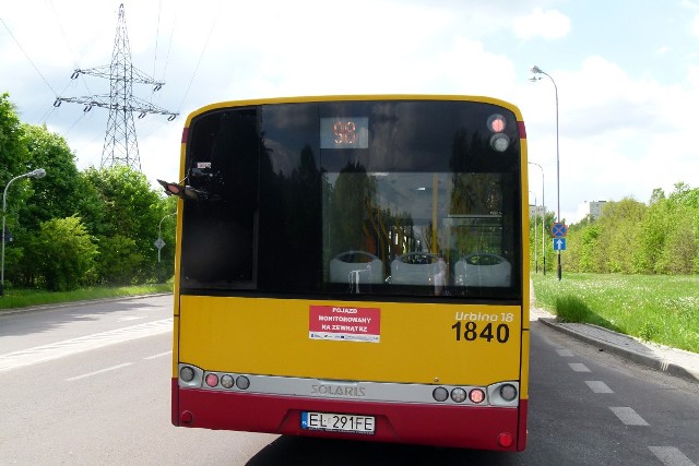 Awantura na Przybyszewskiego. Rzucali butelkami z piwem w autobus