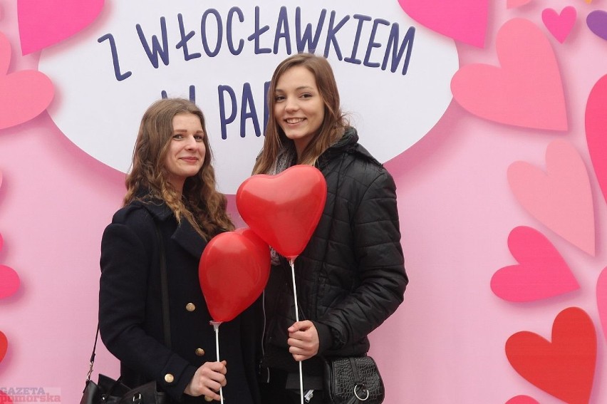 Walentynki 2016 "Kocham cię... i Włocławek". Akcja na placu Grodzkim we Wzorcowni [zdjęcia]