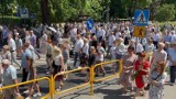 Boże Ciało 2023. Tłumy wiernych przeszły ulicami centrum Wielunia. Zobacz zdjęcia