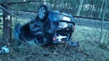 Suzuki dachowało w Chałupach: kierowcy udało się opuścić auto o własnych siłach | ZDJĘCIA, NADMORSKA KRONIKA POLICYJNA