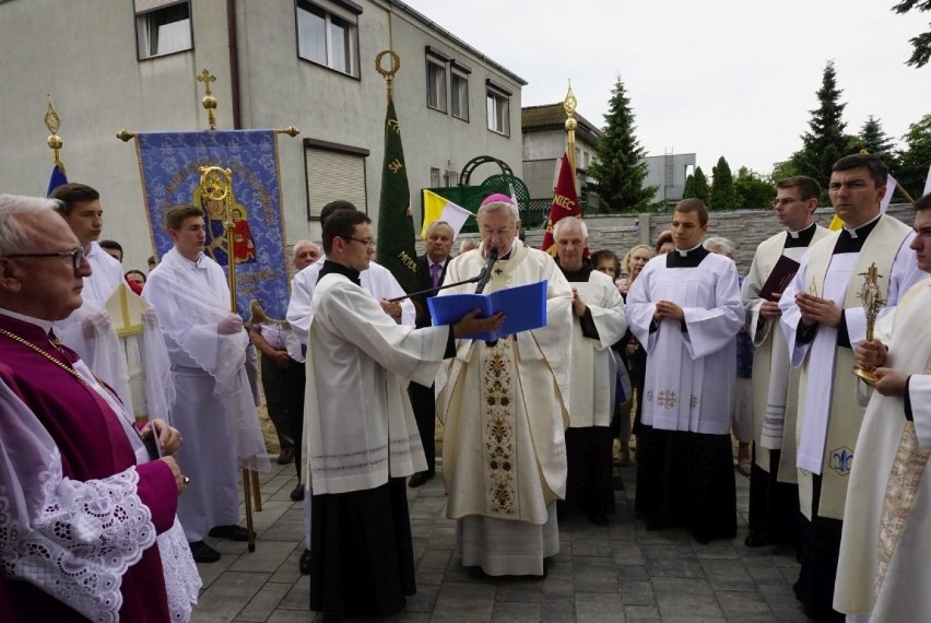 Poznań: Arcybiskup Stanisław Gądecki poświęcił nową parafię na Naramowicach [ZDJĘCIA]