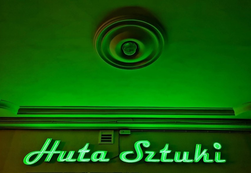 Neon galeria „Huta Sztuki” os. Górali 5.