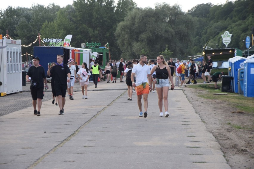 Polish Hip-Hop Festival. Dzień Pierwszy. Płocka plaża w rytmie hip-hop! Zobacz, jak bawili się festiwalowicze w czwartek! [ZDJĘCIA]