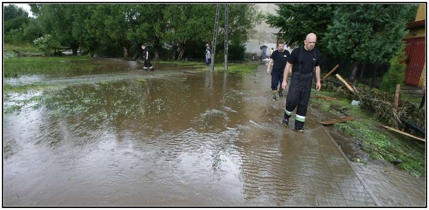 Głuszyca: Ulewa zalała domy i m.in. siedzibę straży pożarnej (ZDJĘCIA i film)