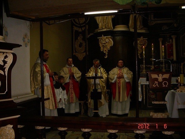 Trzej mędrcy zawitali w piątek do klasztoru w Woźnikach