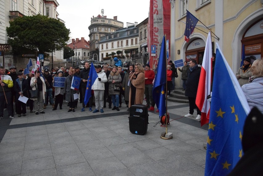 Manifestacja w Bielslu-Białej przeciwko wyrokowi Trybunału...