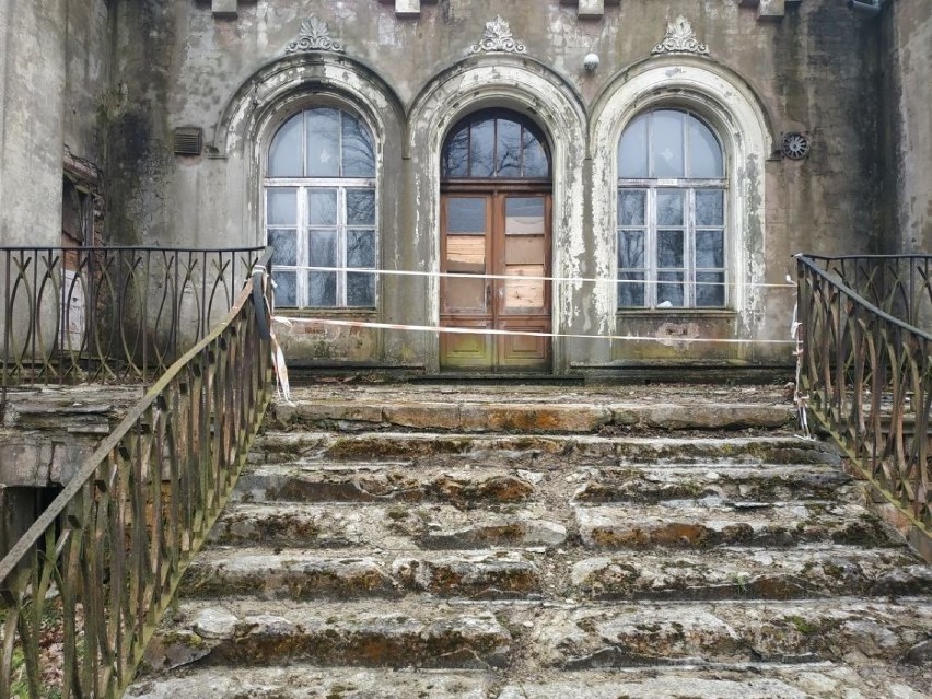 Pałac w Luboszycach robi wrażenie scenografii do filmu grozy