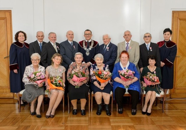 Wspólne zdjęcie podczas uroczystości w zamojskim UM