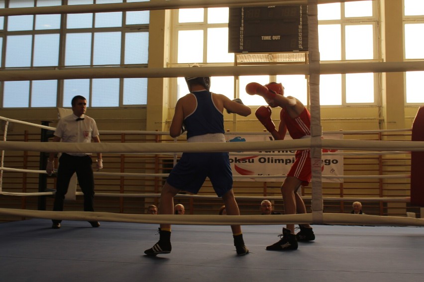 Zmagania bokserskie odbywały się dziś na Hali Sportowej Szkoły Podstawowej nr 2 w Kutnie