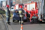 Wrocław: Zderzenie tramwaju z fordem. Cztery osoby ranne (ZDJĘCIA)