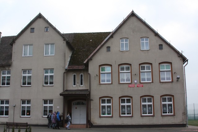 W tym budynku mieści się Szkoła Podstawowa i Gimnazjum we Wrześnicy