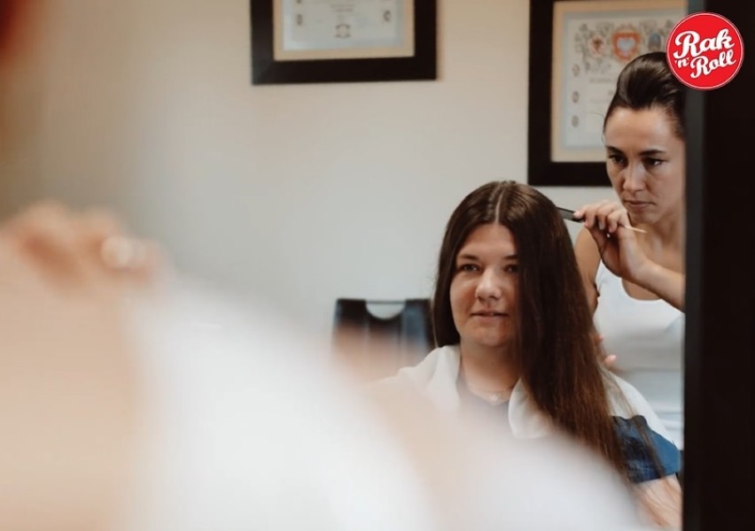 RAK'N'ROLL: Emilia Wyskok z Krotoszyna obcięła włosy by wesprzeć chorych na raka. Wielkie brawa! [GALERIA + FILM]