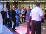 Miedwiediew tańczy: zabawa prezydenta Rosji [wideo]