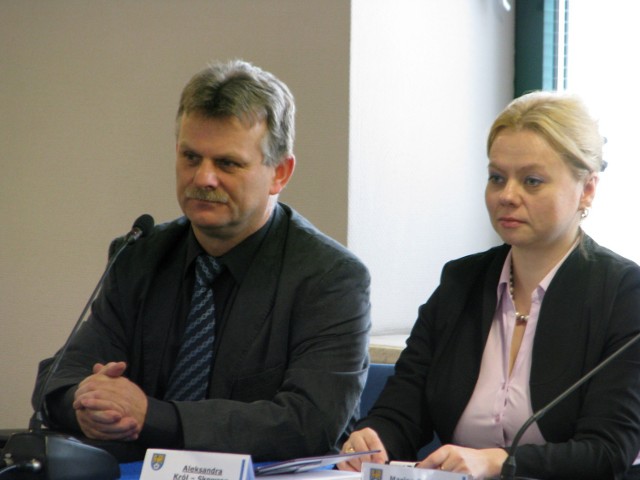 Aleksandra Król-Skowron weszła do zarządu powiatu jesienią 2010 roku. Wtedy nieetatowym członkiem był też Eugeniusz Witek. Od też zrezygnował z funkcji.