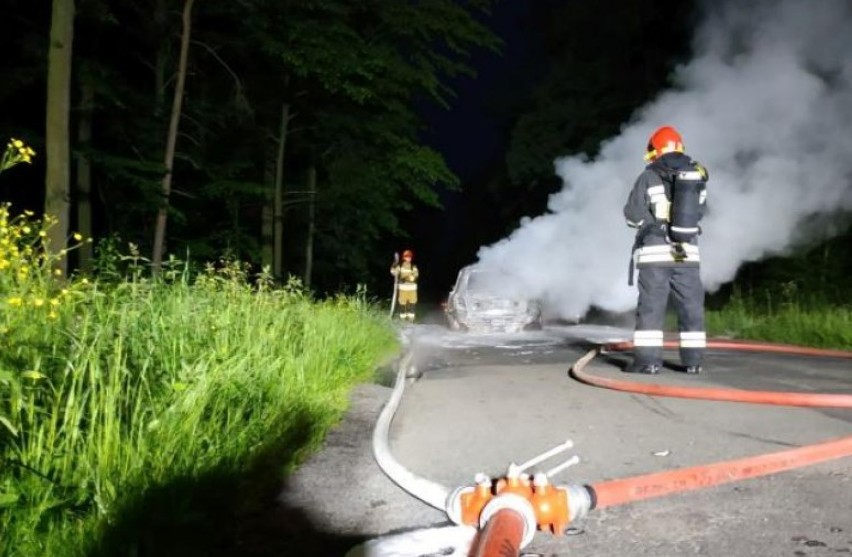 21-letni mieszkaniec gminy Pleszew spłonął w samochodzie