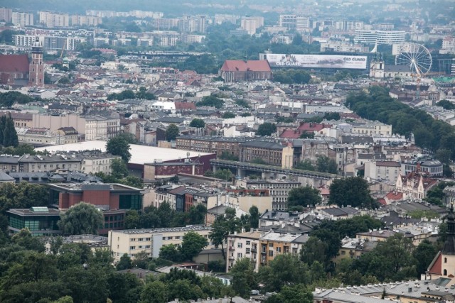 W Krakowie coraz większym problemem jest budowa budynków z lokalami na wynajem, które powstają na terenach przeznaczonych pod usługi.