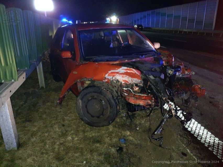 Wypadek na autostradzie A1 między Radomskiem a Kamieńskiem. Zderzyły się trzy pojazdy. ZDJĘCIA