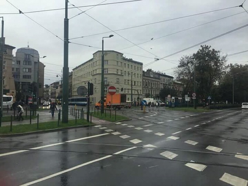 Kraków. Zerwanie trakcji w centrum miasta. Są utrudnienia w ruchu