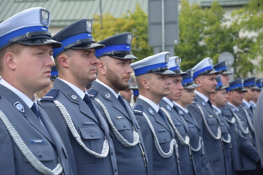 Święto Policji w Suwałkach. Wiceminister Jarosław Zieliński wręczył odznaczenia i awanse [ZDJĘCIA]