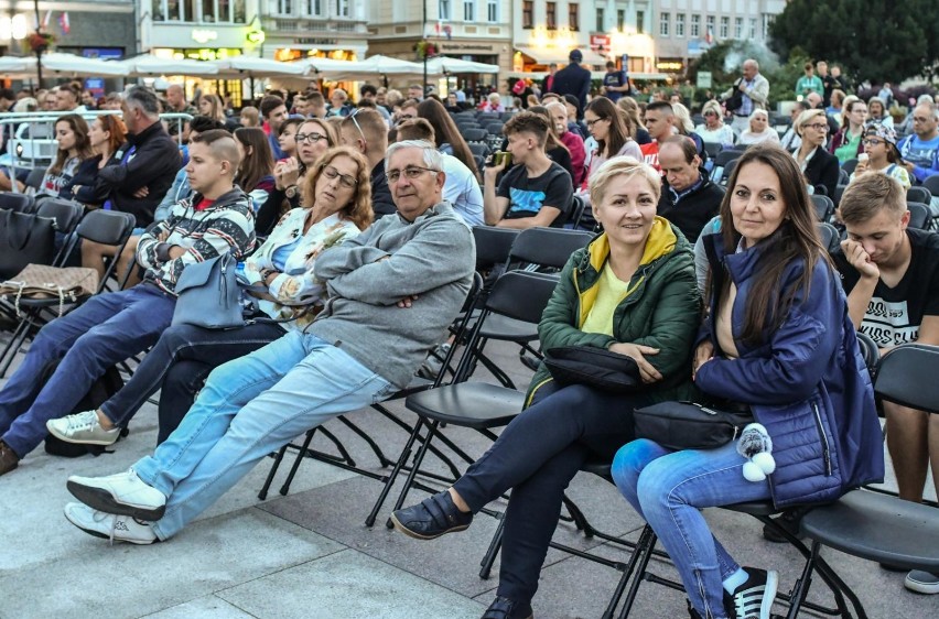 Pokaz filmu "Miasto 44" na Starym Rynku w Bydgoszczy