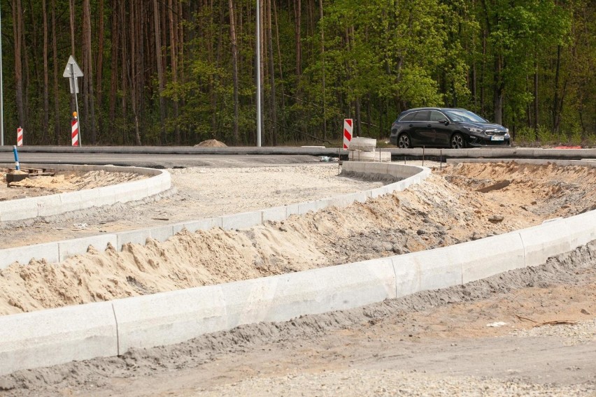 Turbina na skrzyżowaniu pod Bydgoszczą. Prace dobiegają końca [zdjęcia z budowy]