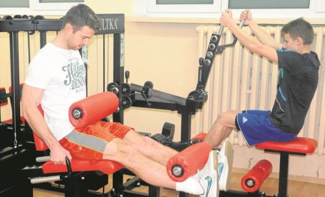 Trening Naprzodu Jędrzejów. Z lewej kapitan Łukasz Olszewski.